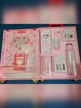 Pink Wrapped Dream Body Care Gift Set - House of Skin